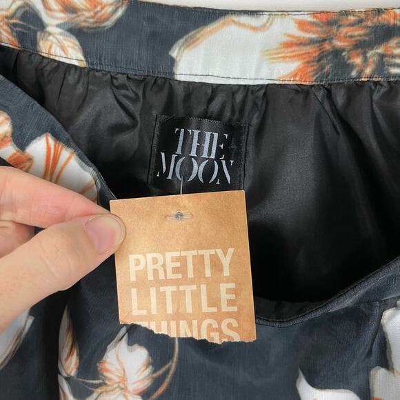 The Moon | NWT Pretty Little Thing Black Chiffon White Floral A-line Mini Skirt - Picture 6 of 8